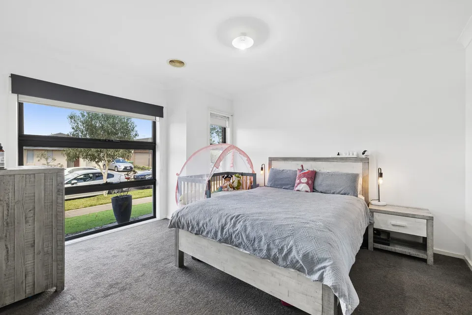 Main bedroom — original listing photo